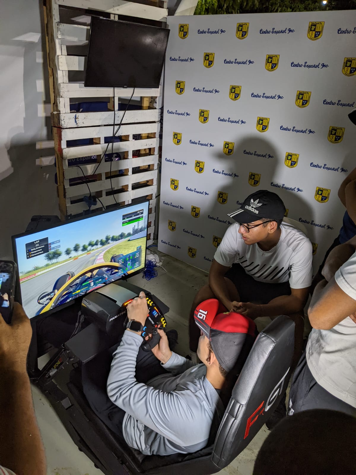 Simuladores F1 en activacion en Centro Espanol Santo Domingo