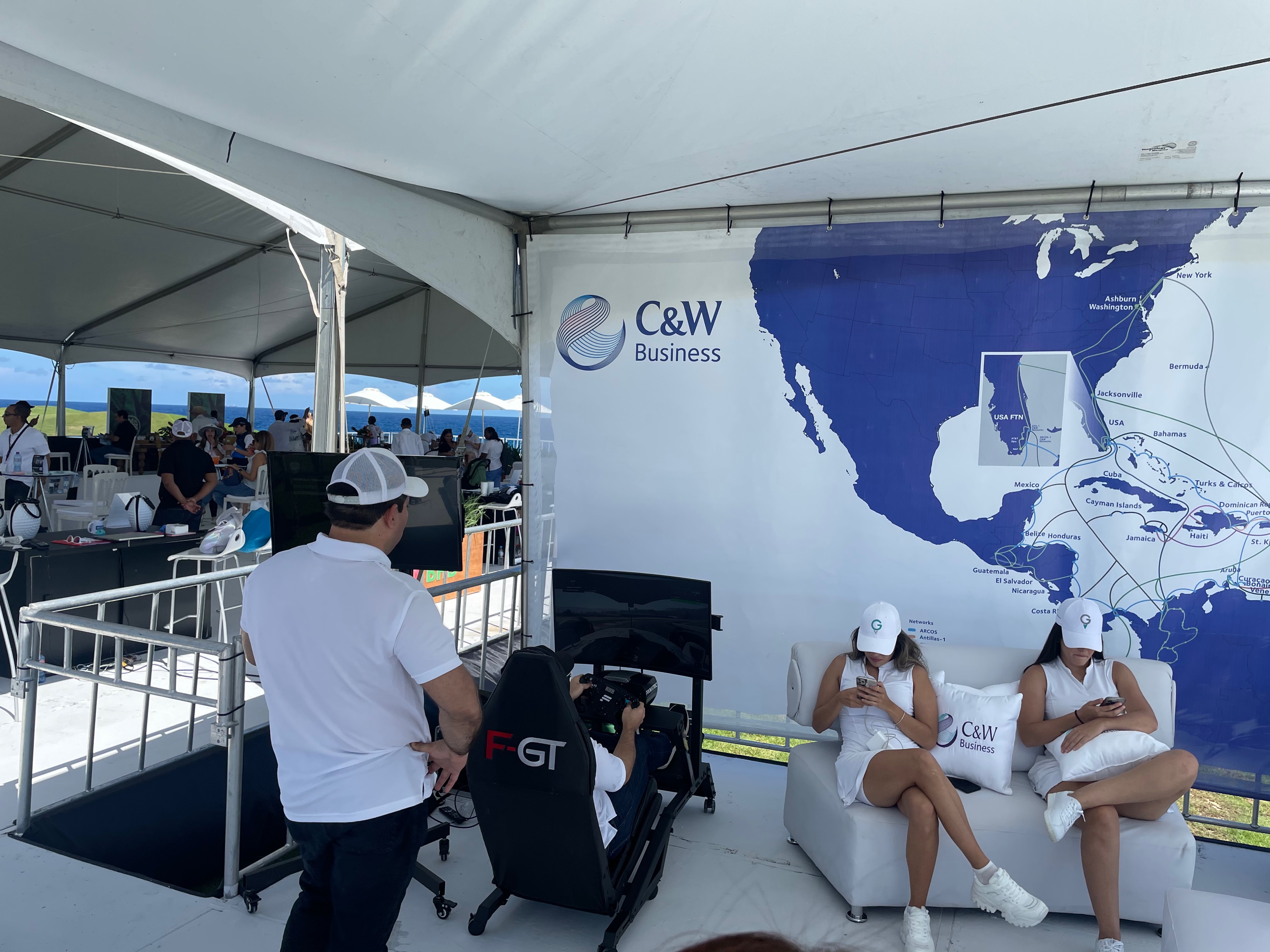 Activaci&oacute;n C&W Business con simulador de carreras