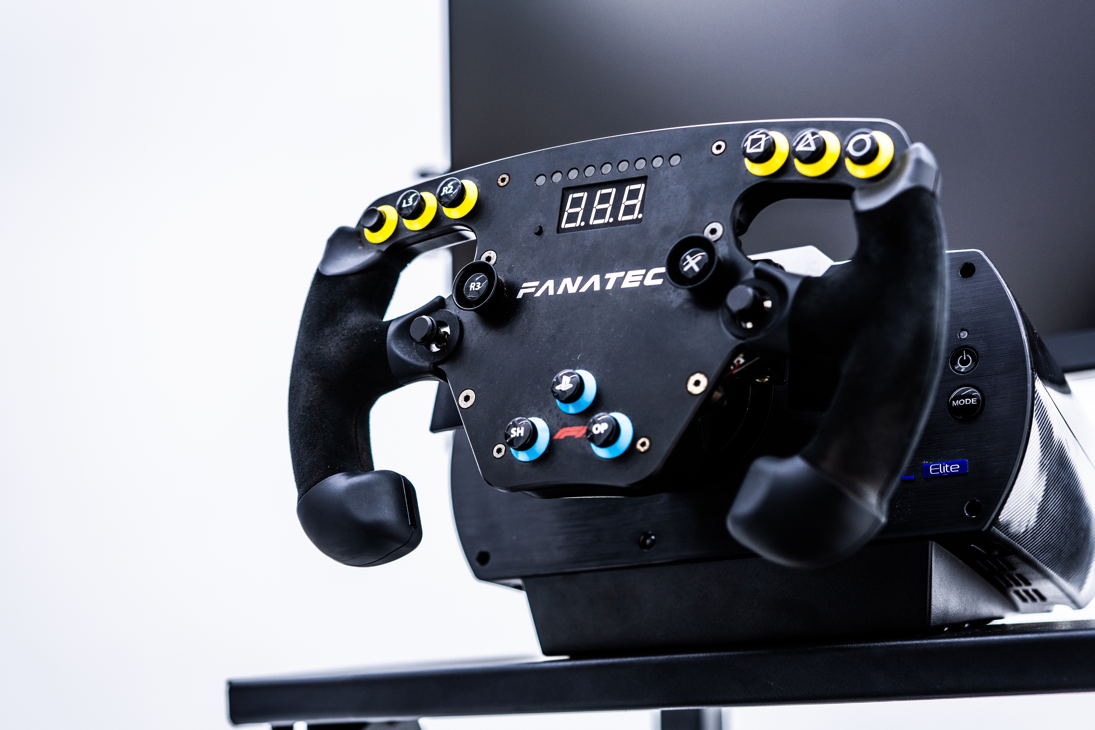 Volante Fanatec CSL Elite para simulador F1 profesional