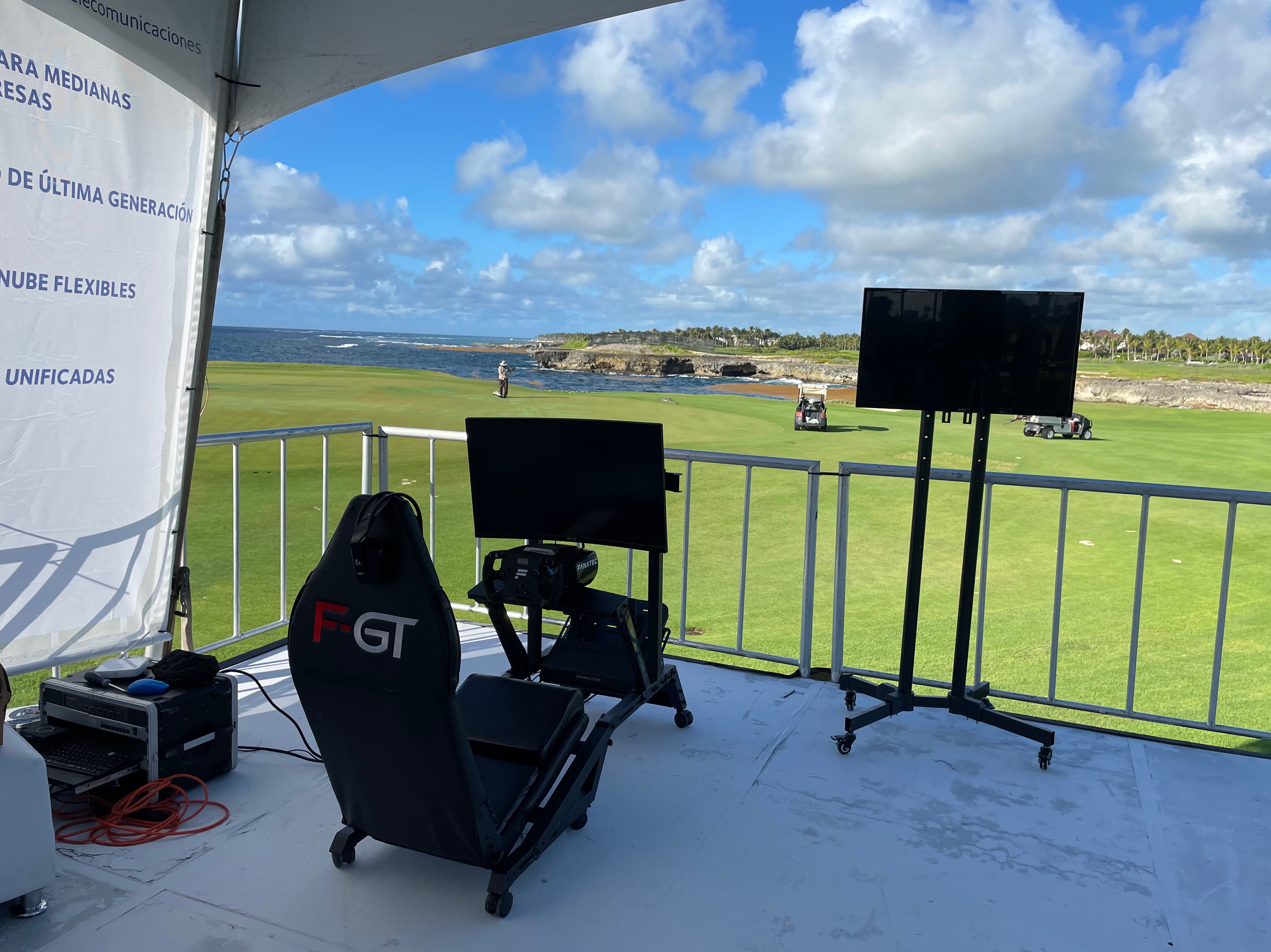 Simuladores F1 en evento de golf en Republica Dominicana